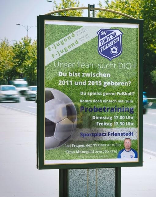 Plakat und Bandenwerbung für Fußballverein.